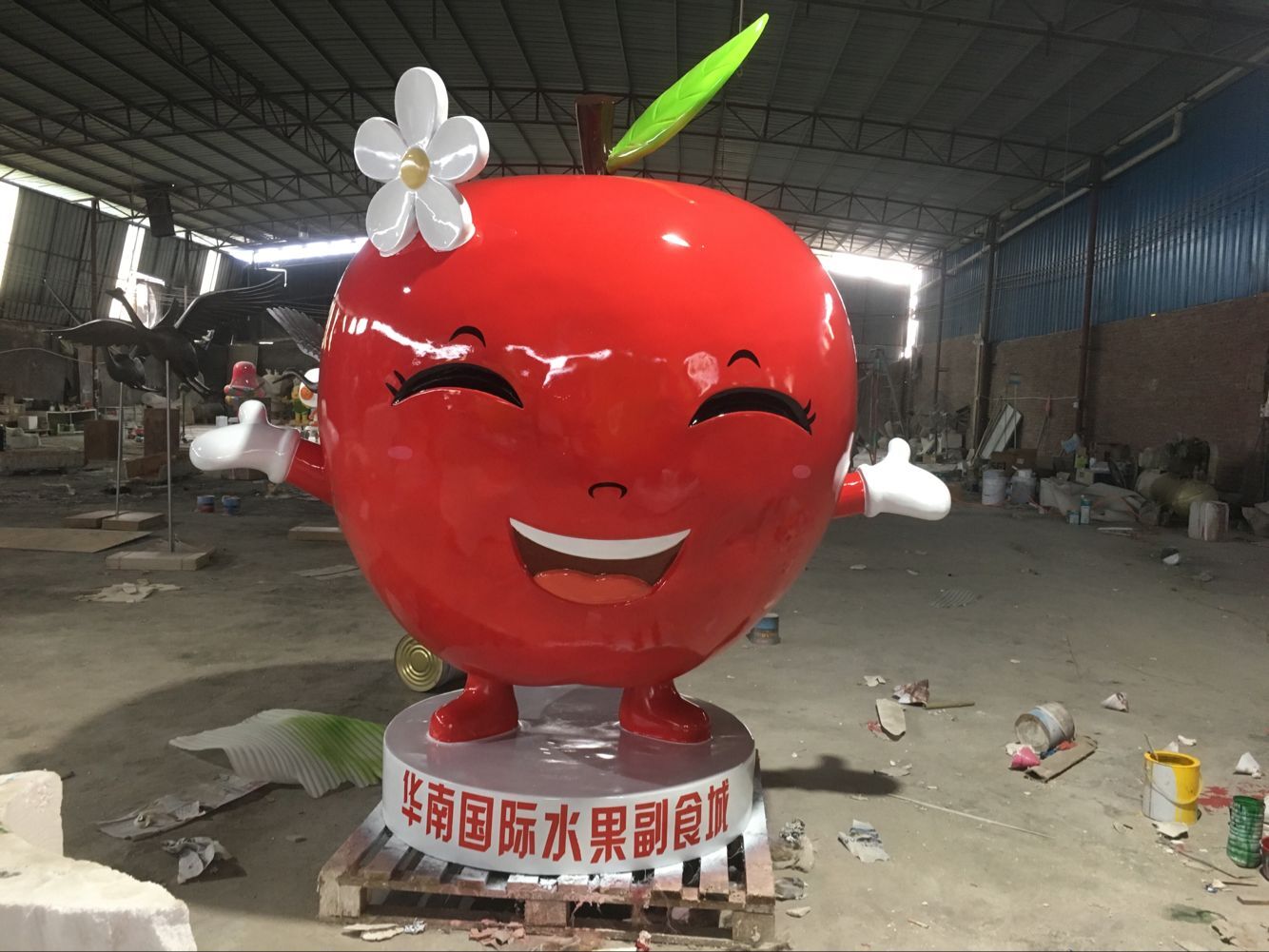 陽江玻璃鋼卡通雕塑工藝 匠心雕琢園林中的童夢奇緣